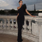 Vestido negro asimétrico plumas