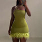Vestido asimétrico plumas